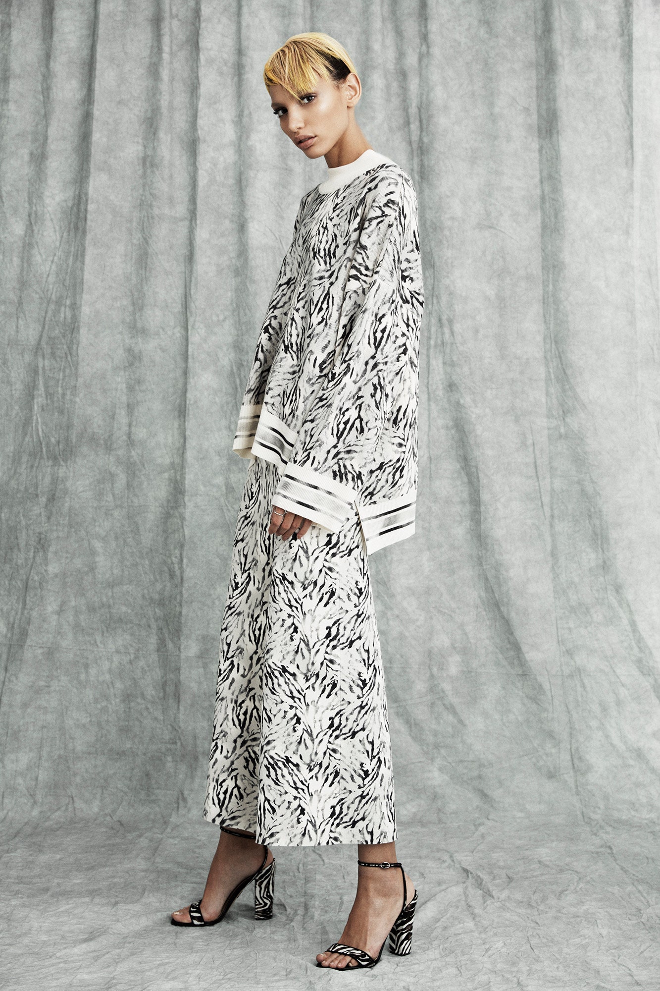 Victor Alfaro Resort 17 Look 4