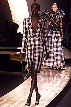 Valentino S/S 01 Couture Look 1