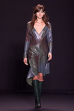 Vivienne Tam Fall 2001 Ready-to-Wear