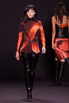 Vivienne Tam F/W 01 Look 18