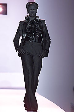 Viktor & Rolf F/W 01 Look 15