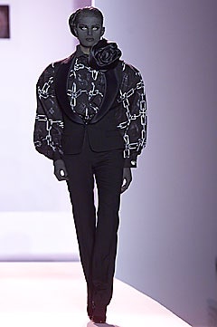 Viktor & Rolf F/W 01 Look 25