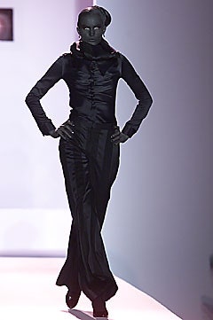 Viktor & Rolf F/W 01 Look 26