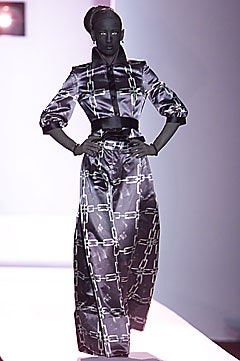 Viktor & Rolf F/W 01 Look 32