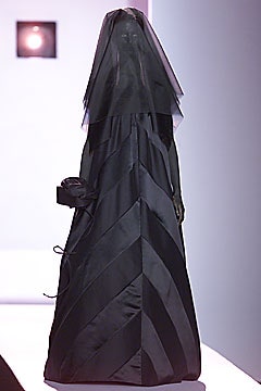 Viktor & Rolf F/W 01 Look 37