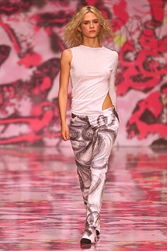 Versus Versace Spring 2002 Ready-to-Wear