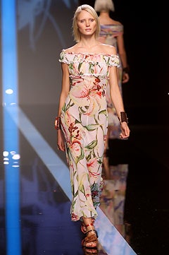 Valentino S/S 02 Look 33