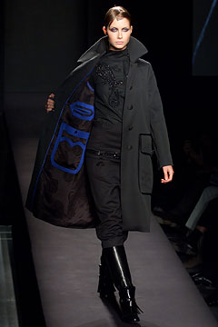 Viktor & Rolf F/W 02 Look 1