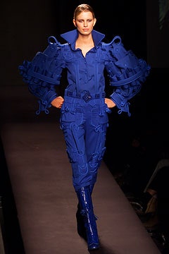 Viktor & Rolf F/W 02 Look 37