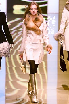 Valentino Fall 2002 Ready-to-Wear