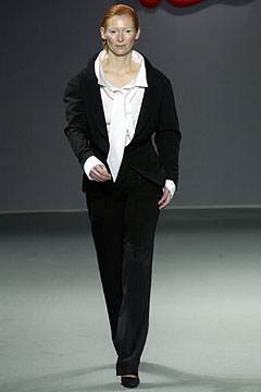 Viktor & Rolf F/W 03 Look 1