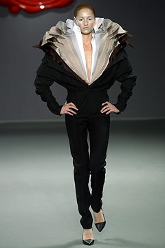 Viktor & Rolf F/W 03 Look 32