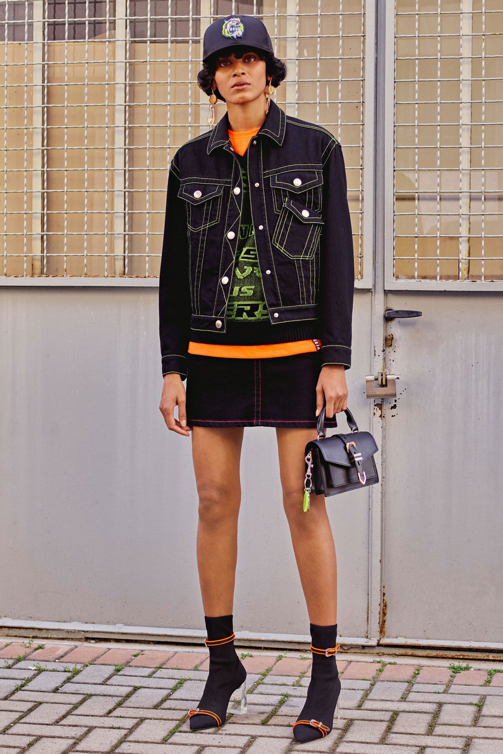 Versus Versace Resort 18 Look 28
