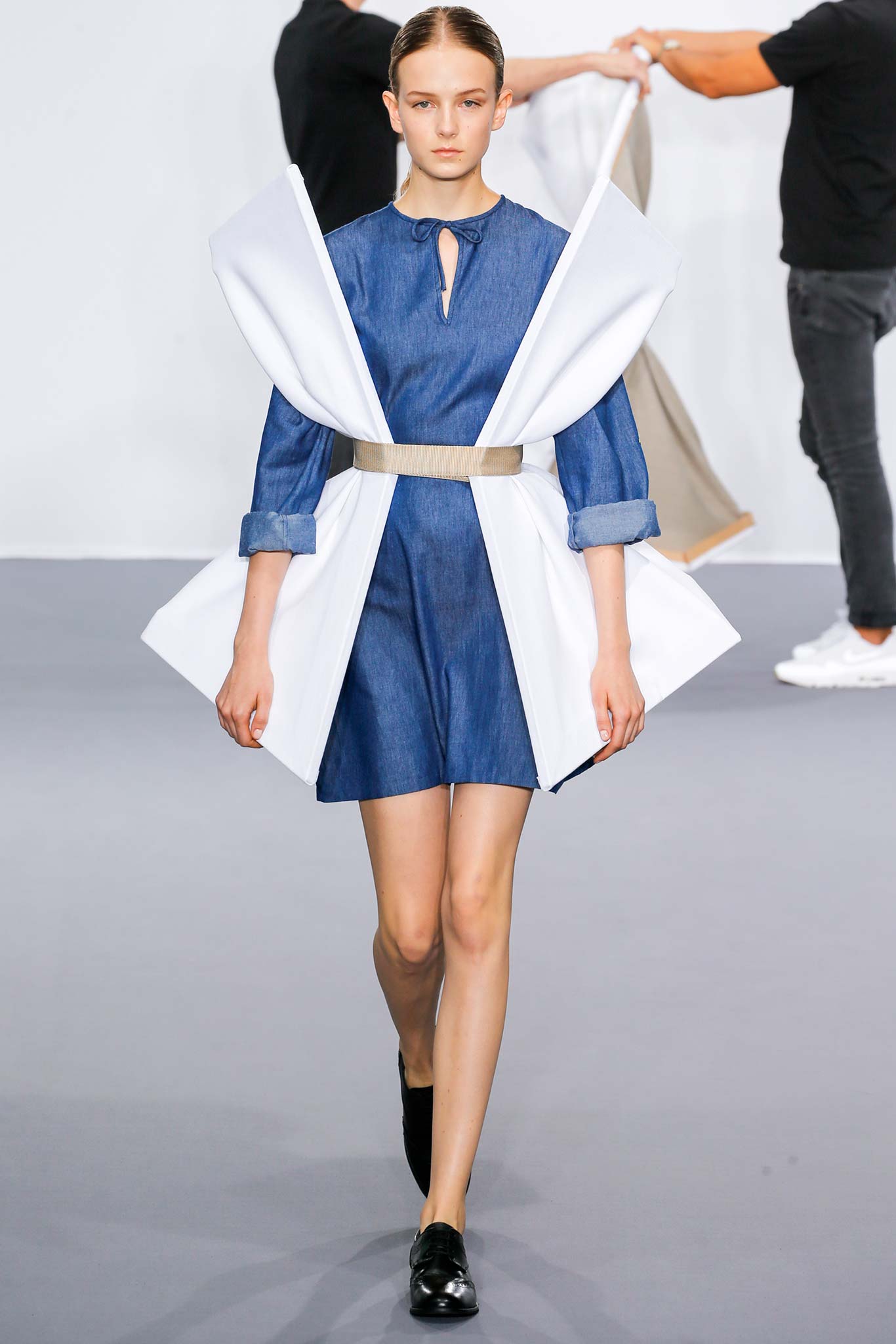 Viktor & Rolf F/W 15 Couture Look 3