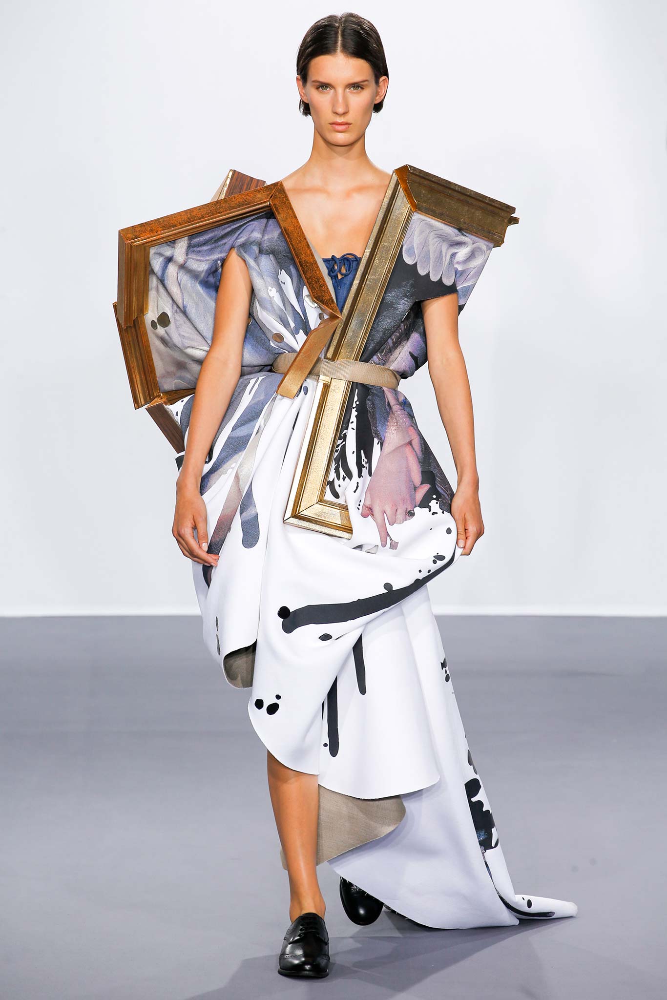 Viktor & Rolf F/W 15 Couture Look 10