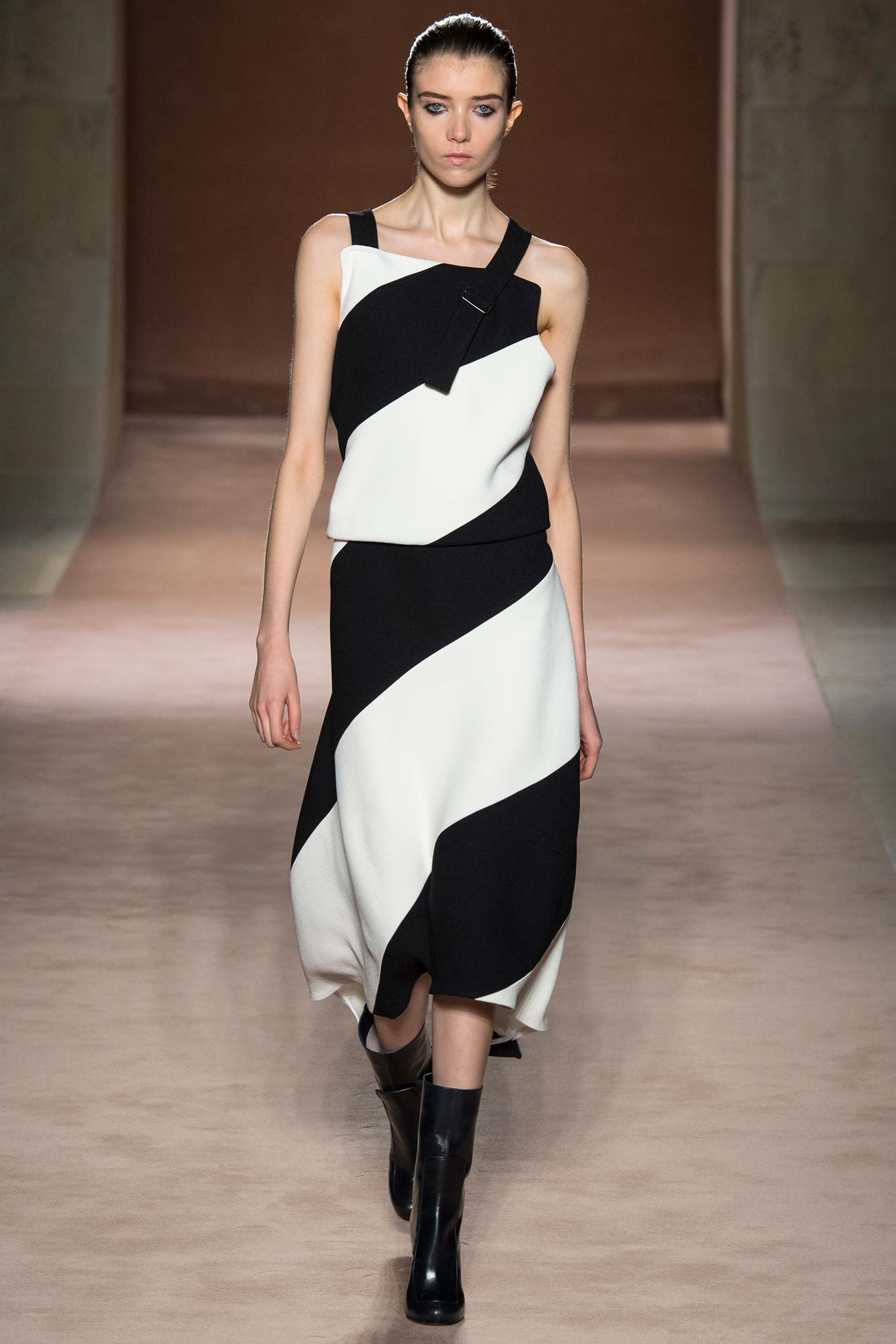 Victoria Beckham F/W 15 Look 15
