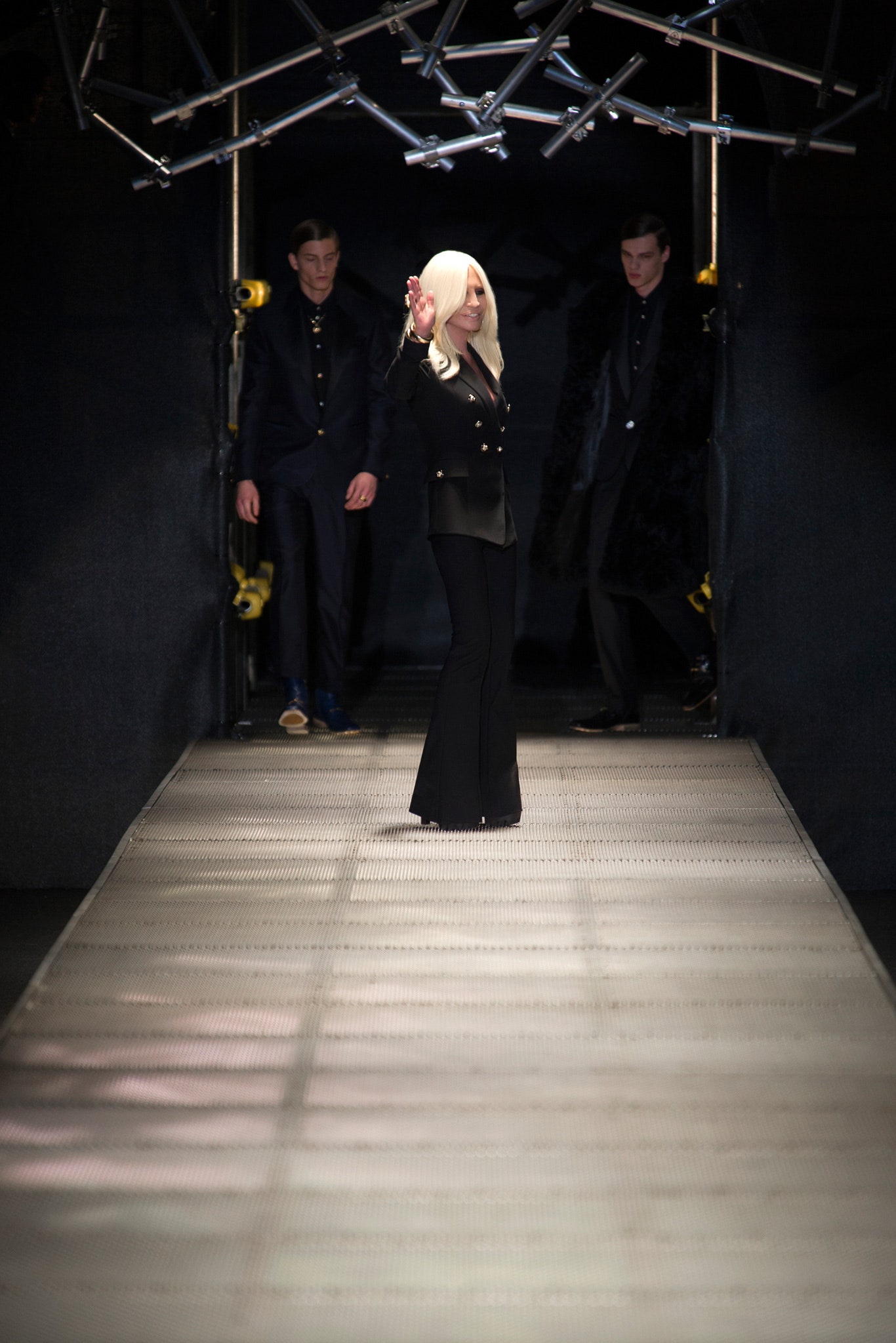 Versace F/W 15 Menswear Look 1