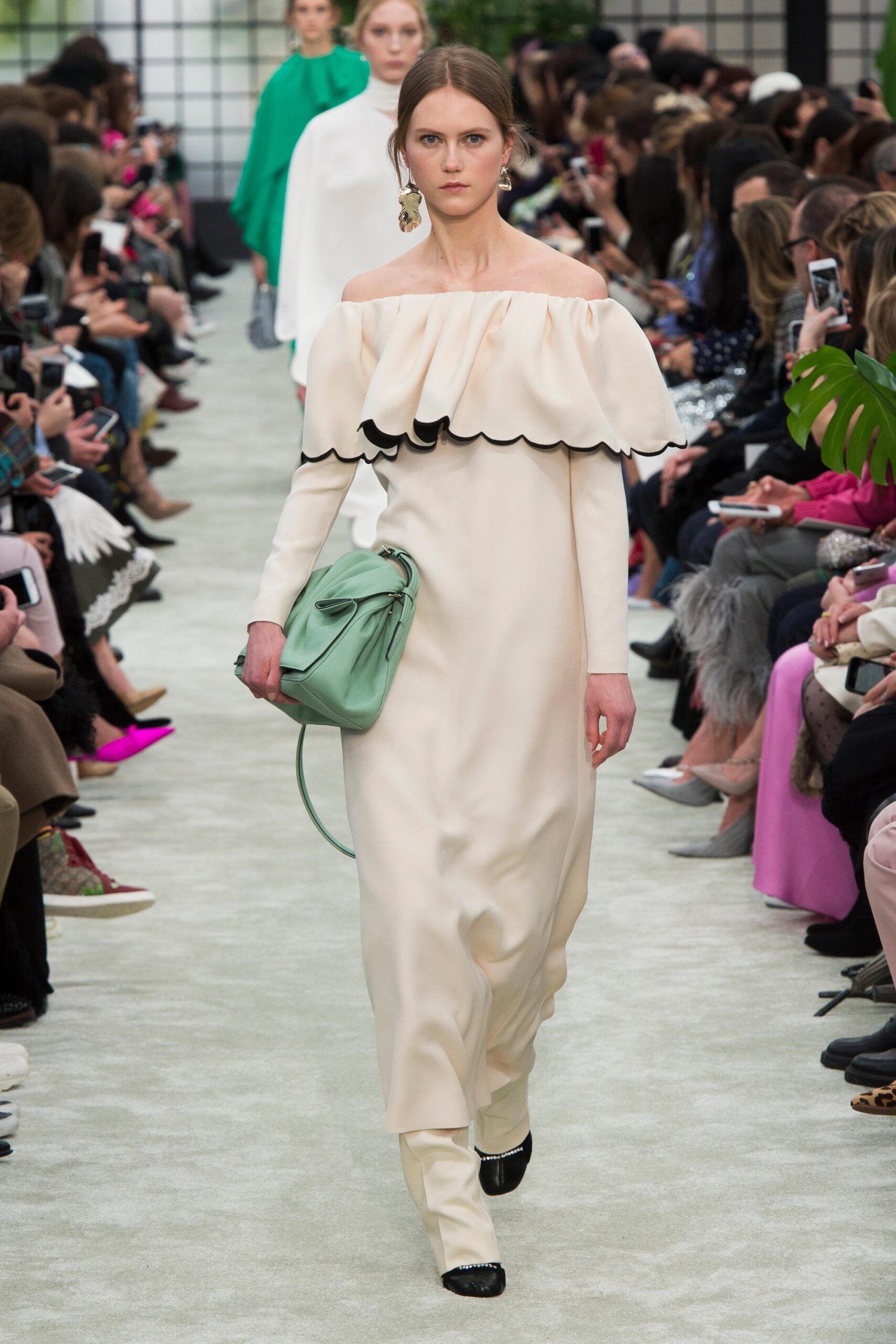 Valentino F/W 18 Look 18