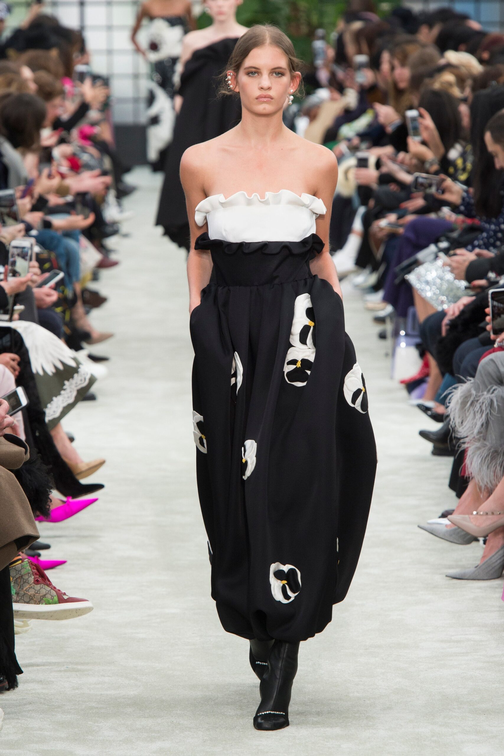 Valentino F/W 18 Look 25