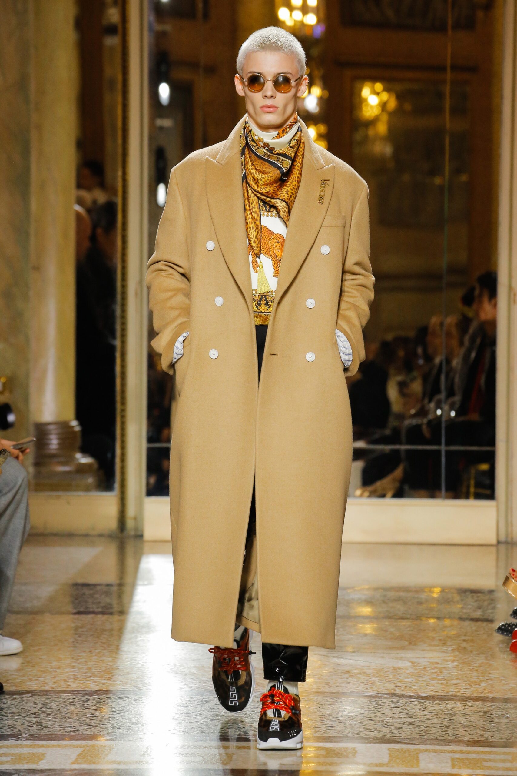 Versace F/W 18 Menswear Look 1