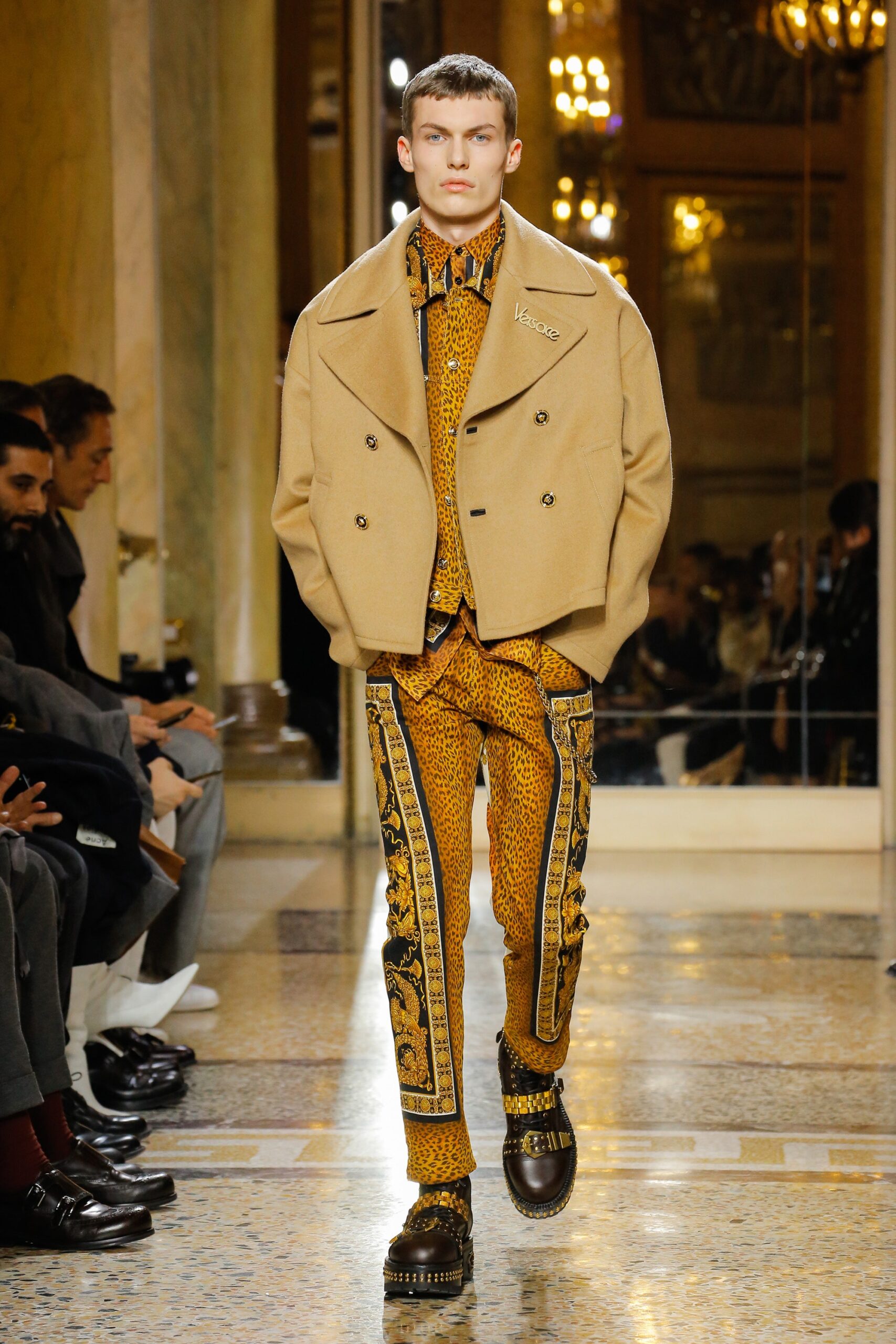 Versace F/W 18 Menswear Look 2