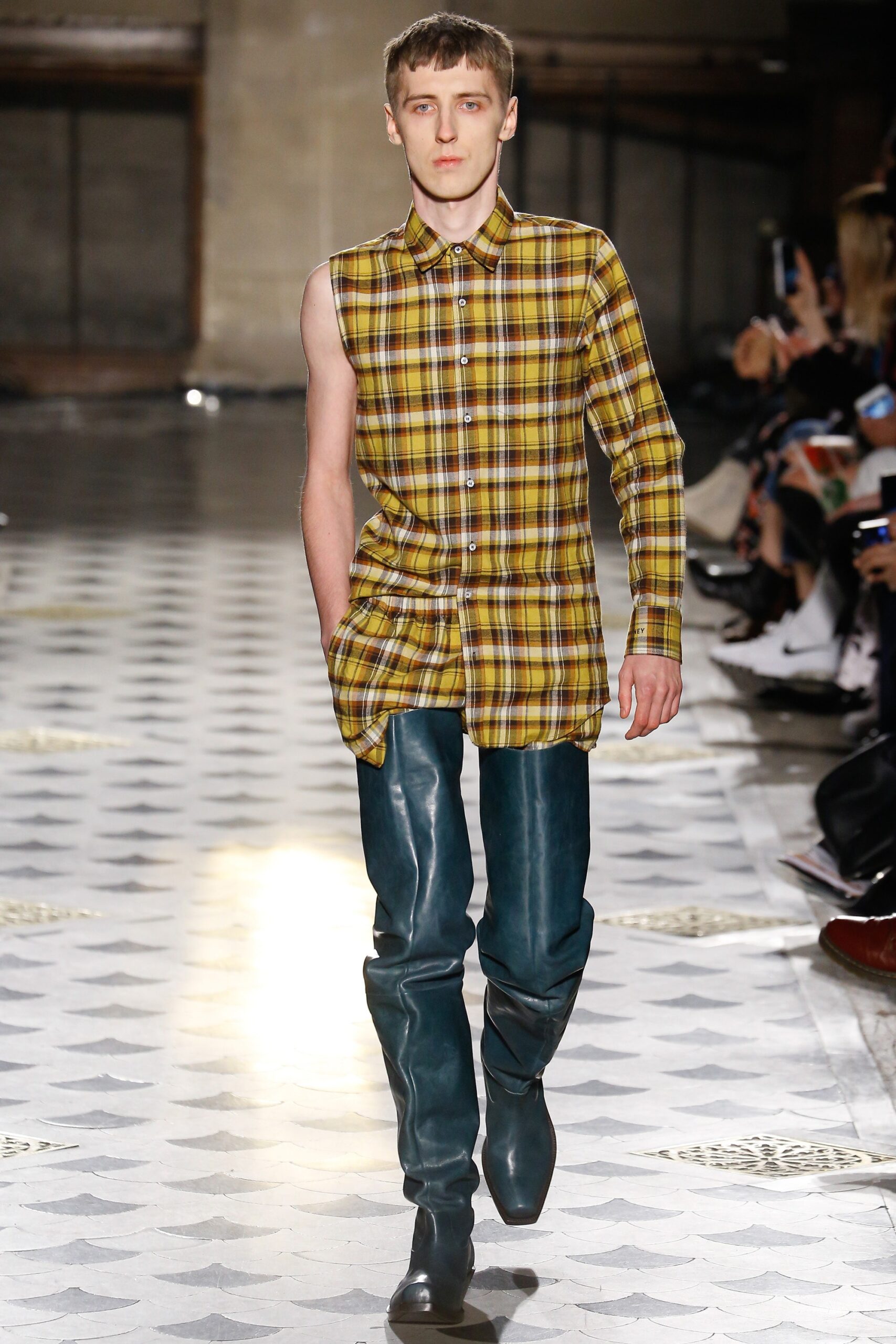 Vetements F/W 16 Look 21