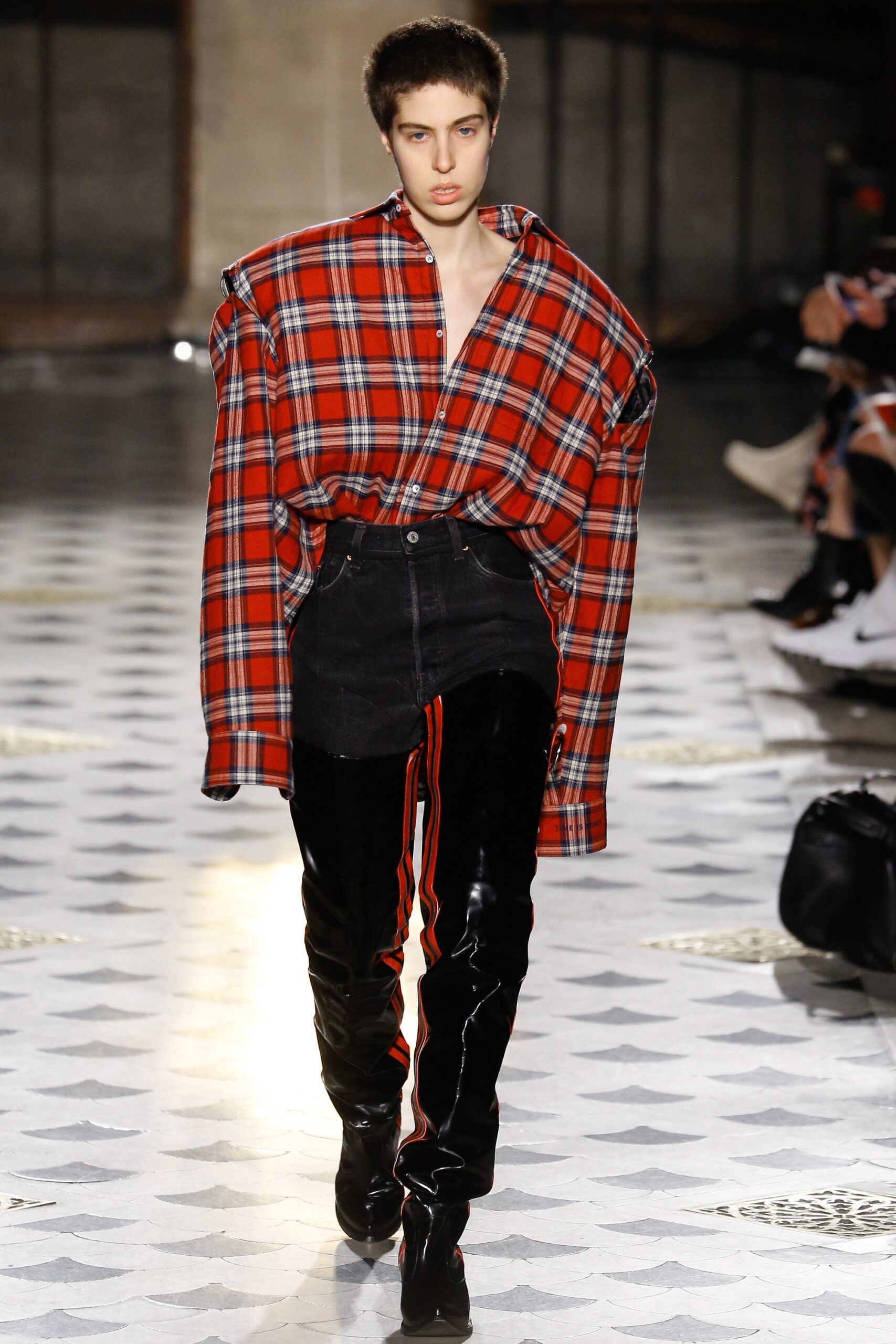 Vetements F/W 16 Look 28