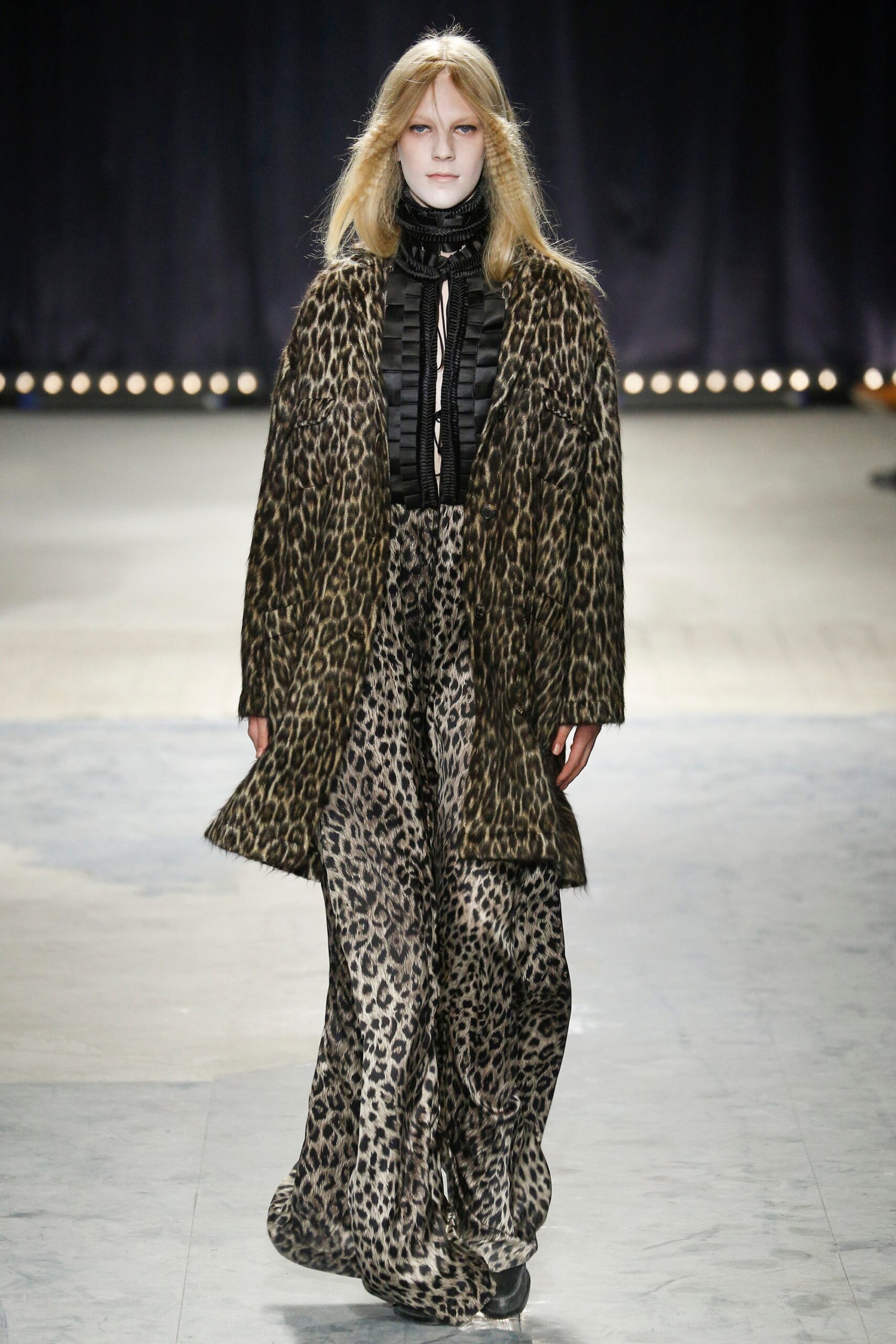 Veronique Branquinho F/W 16 Look 16