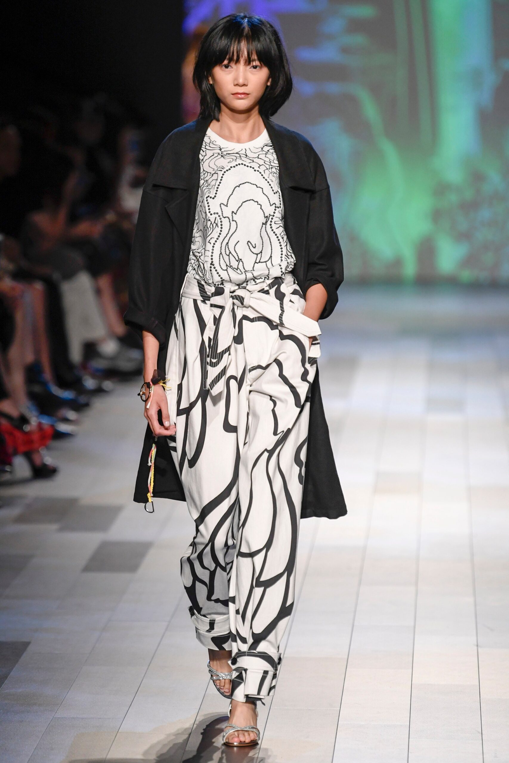 Vivienne Tam S/S 18 Look 15