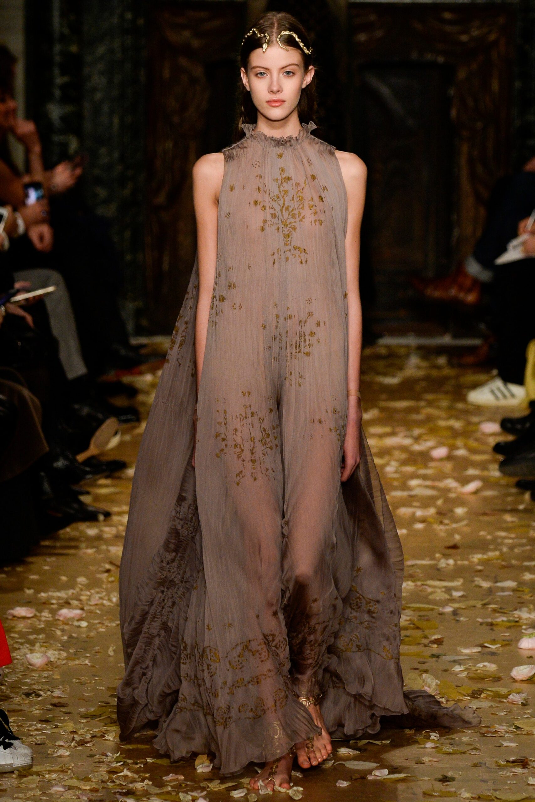 Valentino S/S 16 Couture Look 1