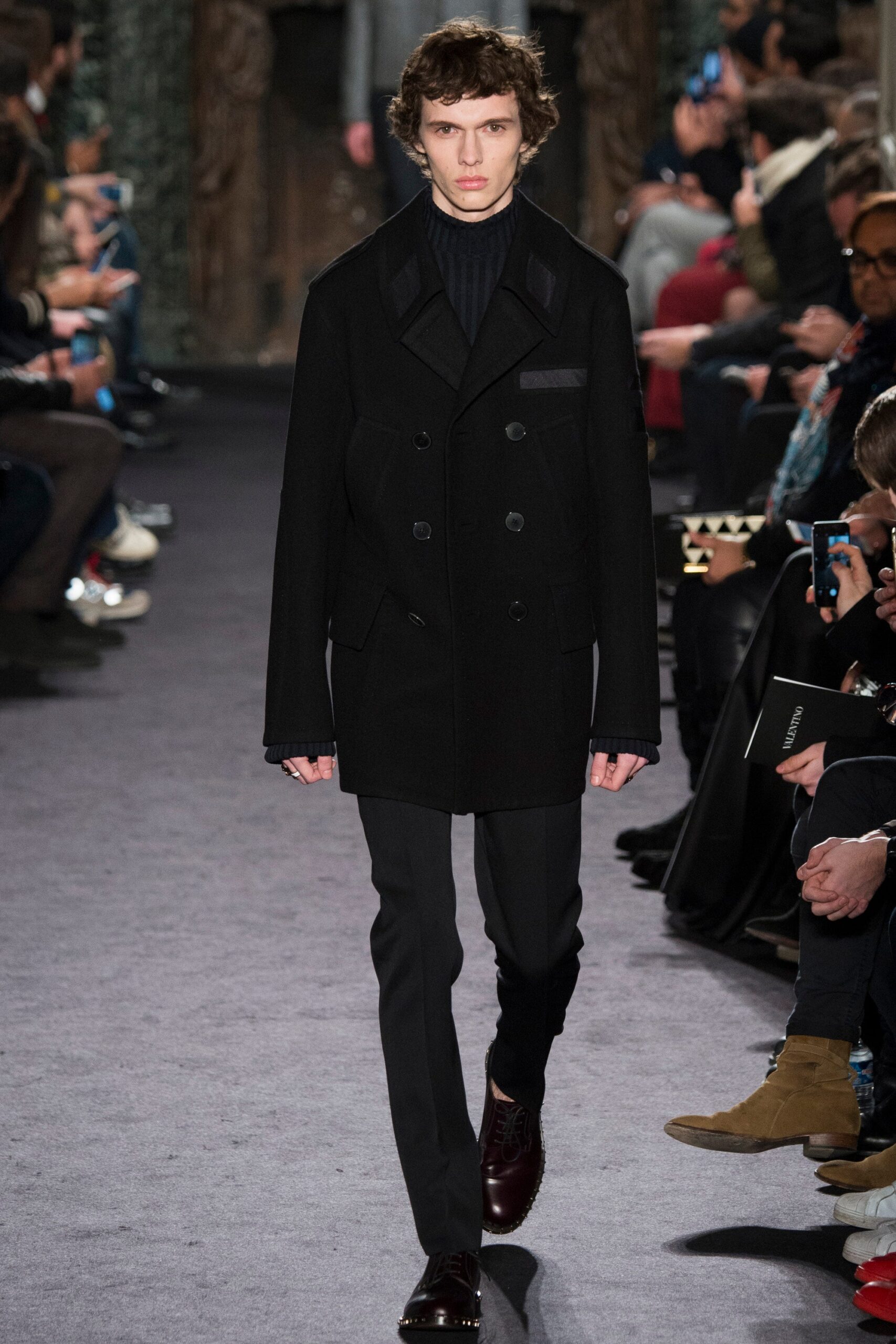 Valentino F/W 16 Menswear Look 1
