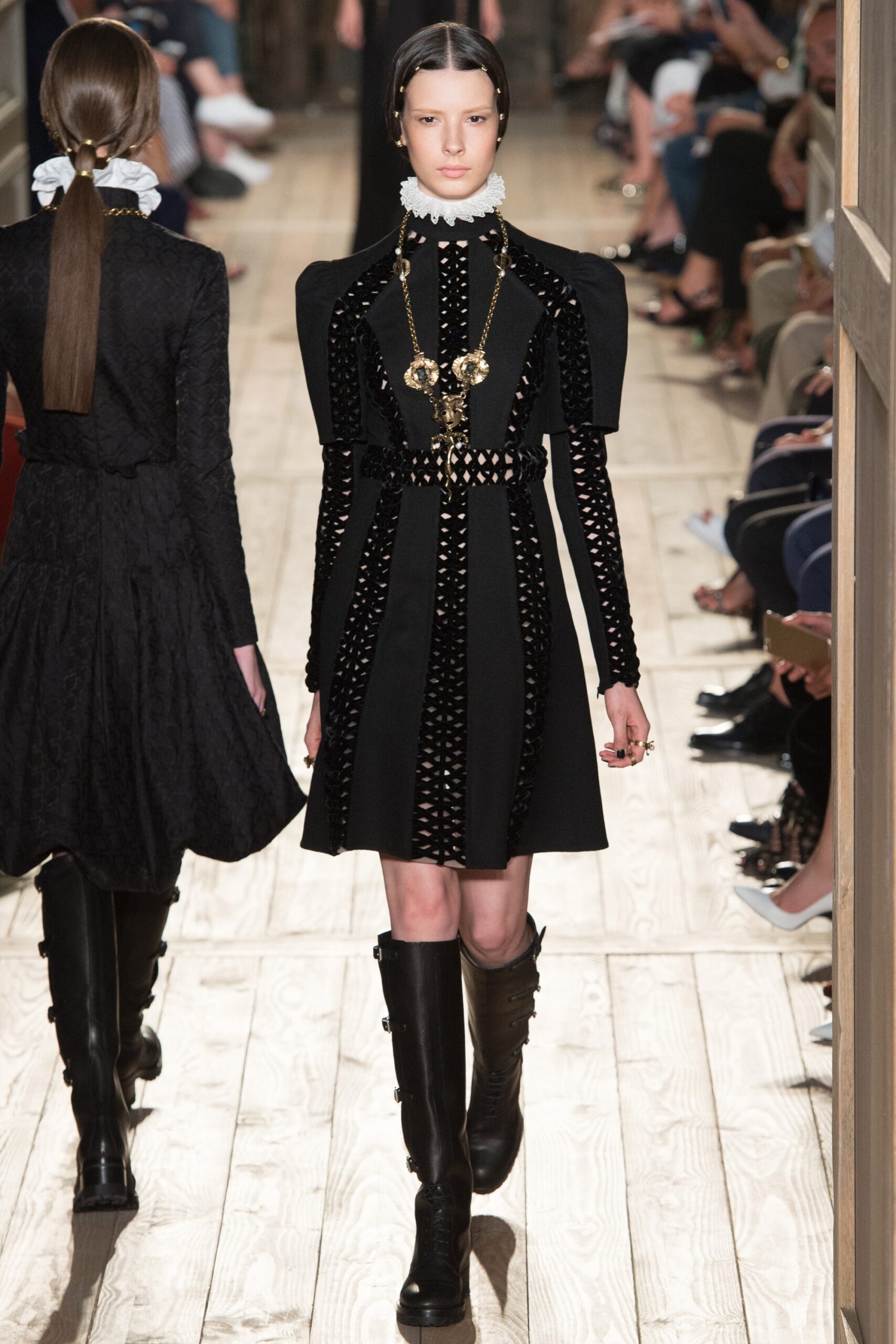 Valentino F/W 16 Couture Look 2