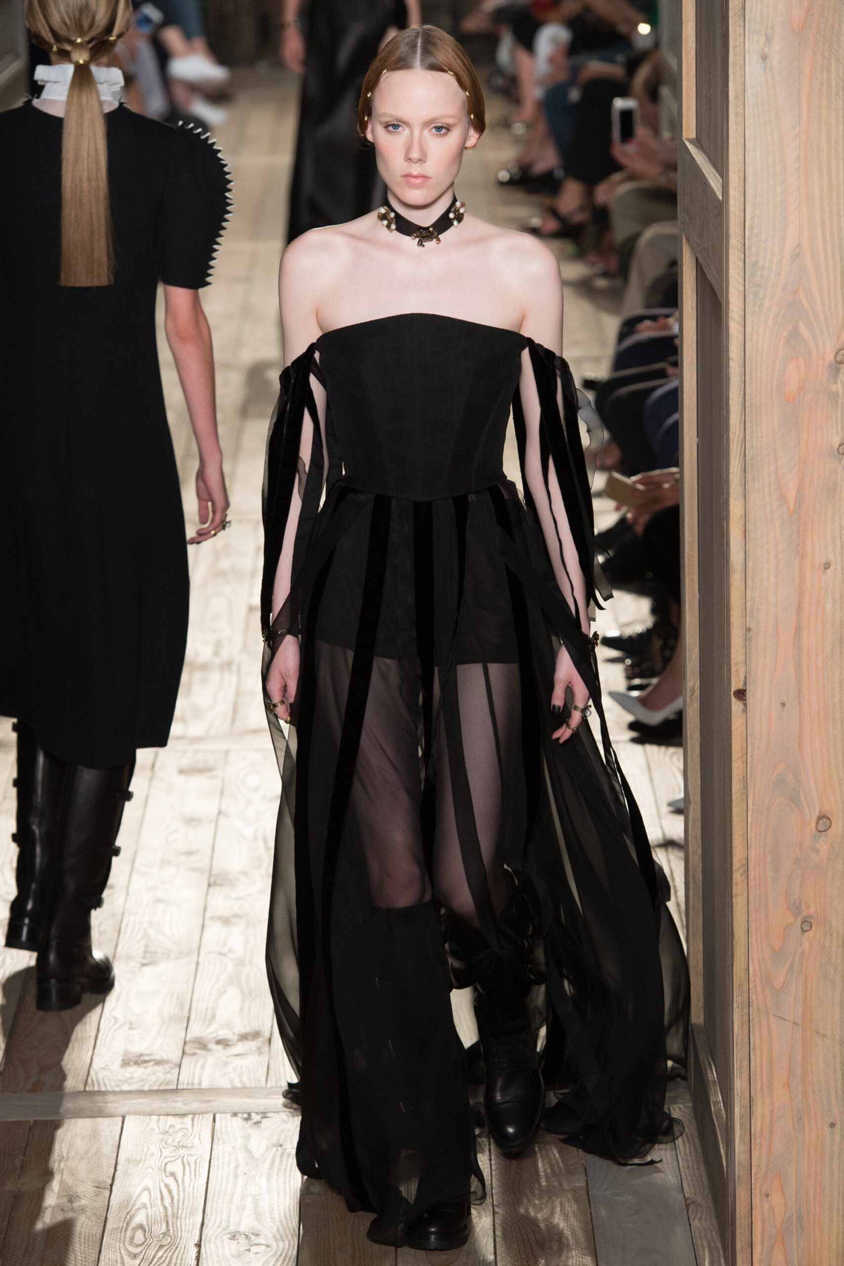 Valentino F/W 16 Couture Look 3