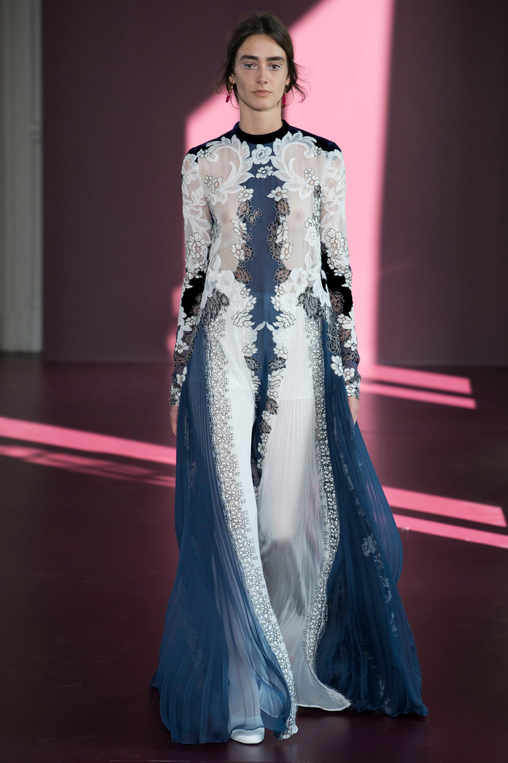 Valentino F/W 17 Couture Look 19