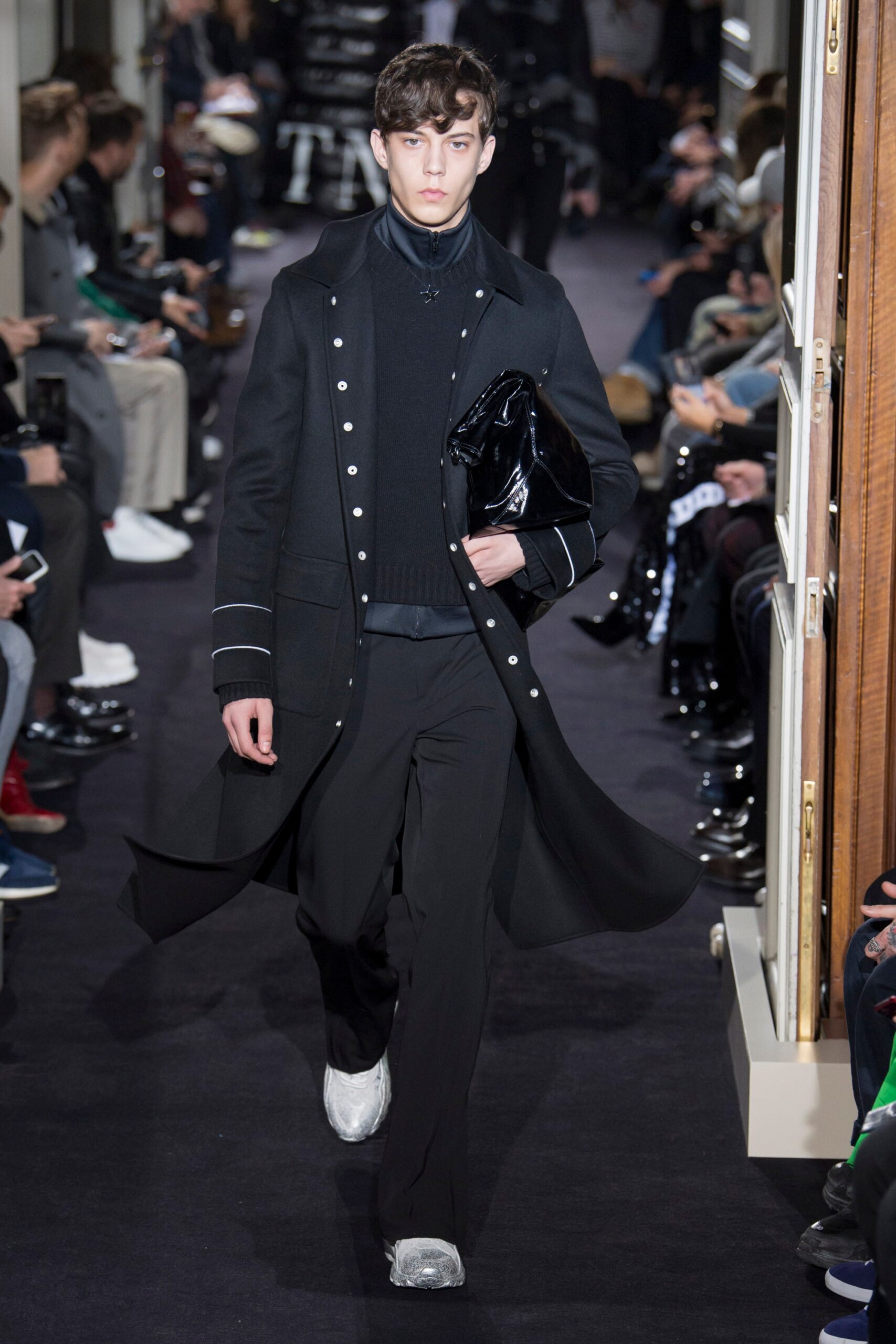 Valentino F/W 18 Menswear Look 17