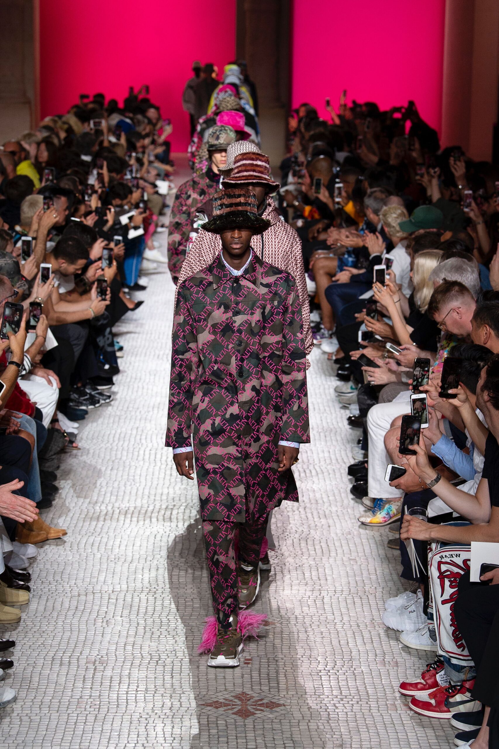 Valentino S/S 19 Menswear Look 33