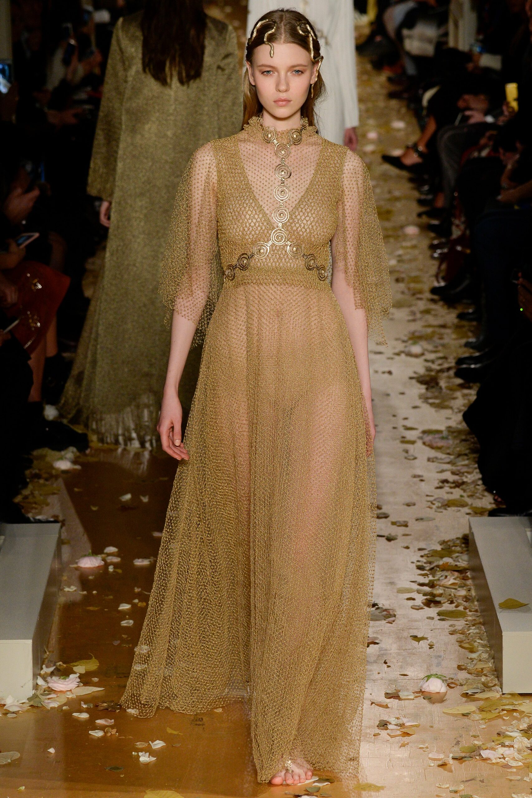 Valentino S/S 16 Couture Look 11