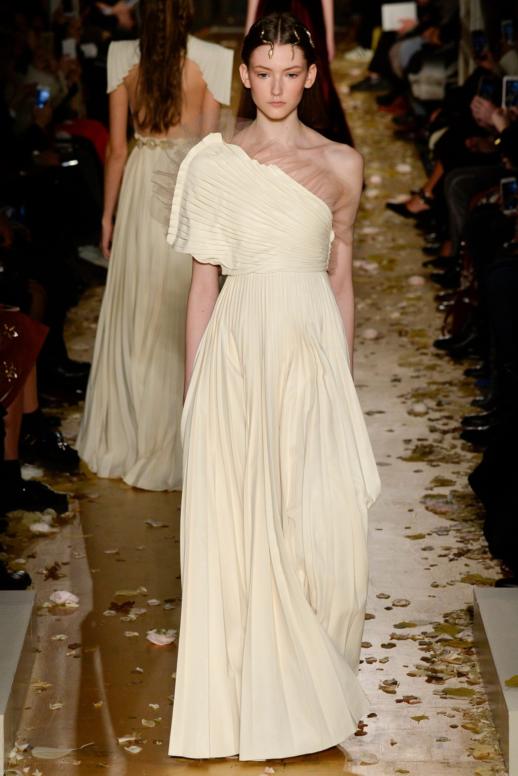 Valentino S/S 16 Couture Look 16