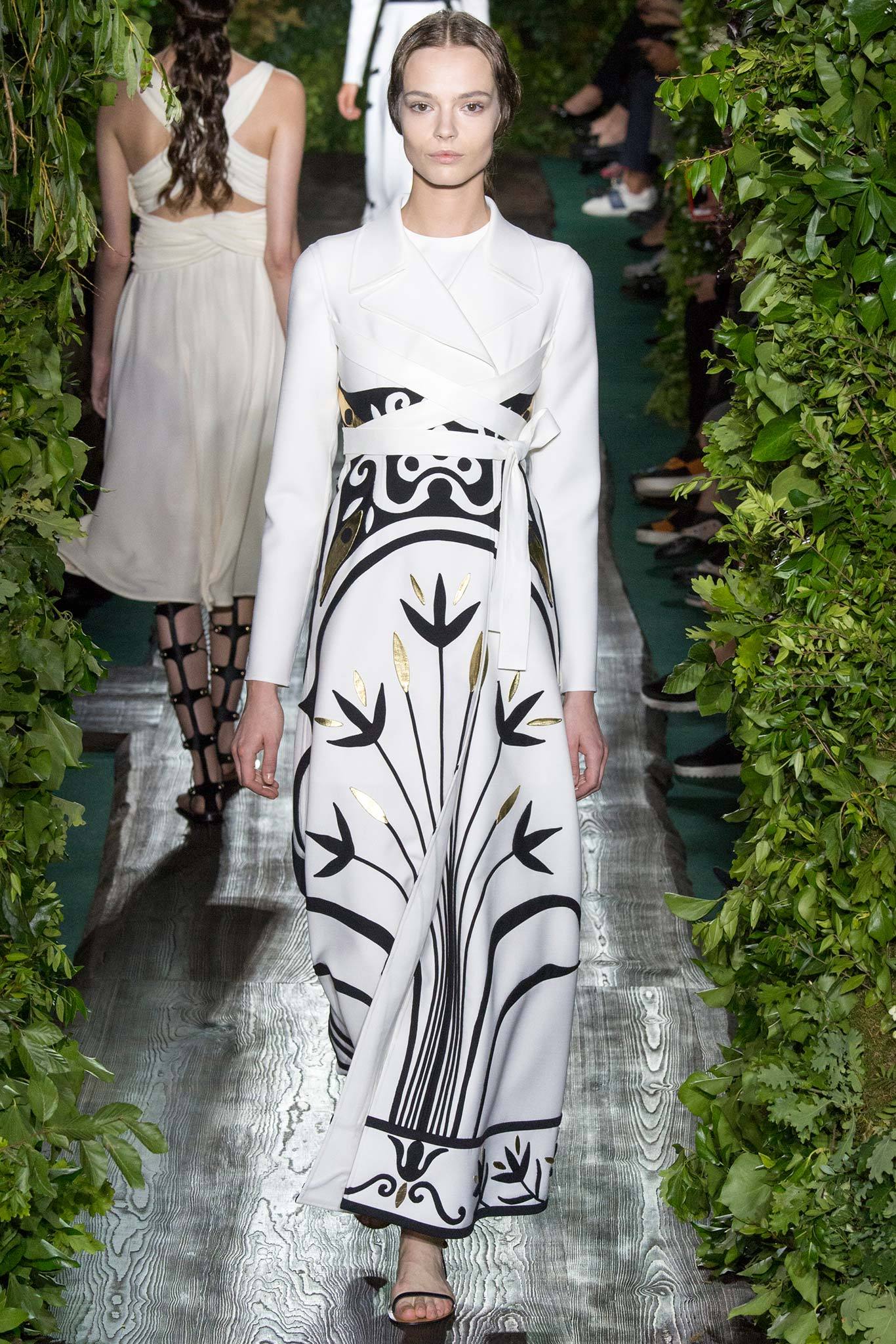 Valentino F/W 14 Couture Look 2
