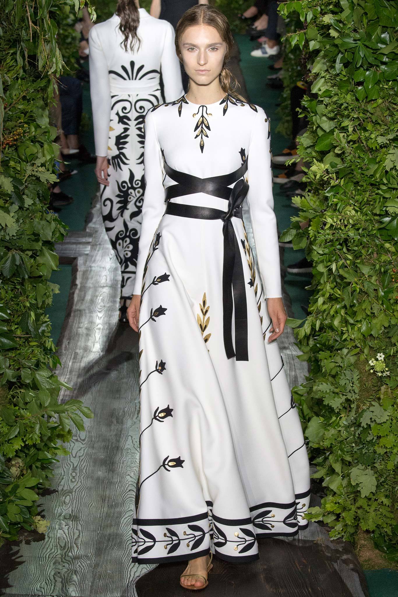 Valentino F/W 14 Couture Look 3