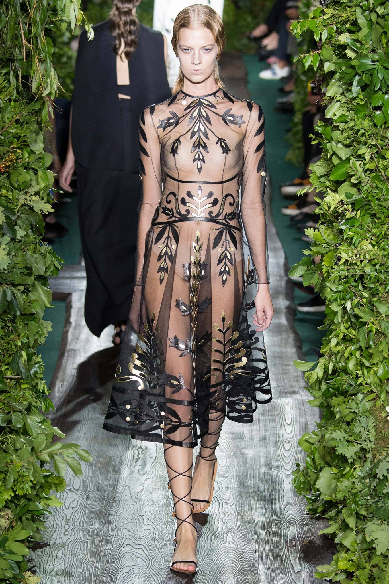 Valentino F/W 14 Couture Look 4