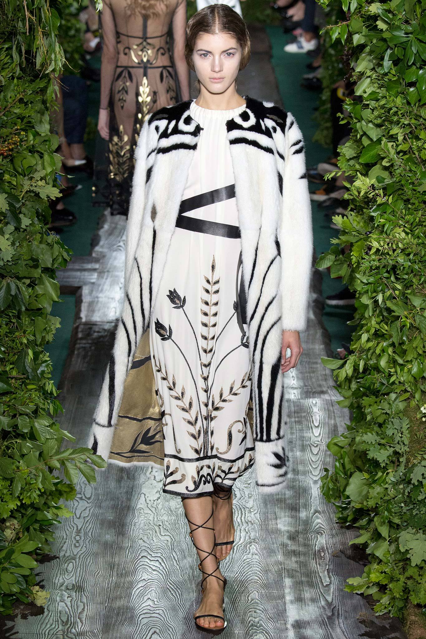 Valentino F/W 14 Couture Look 5