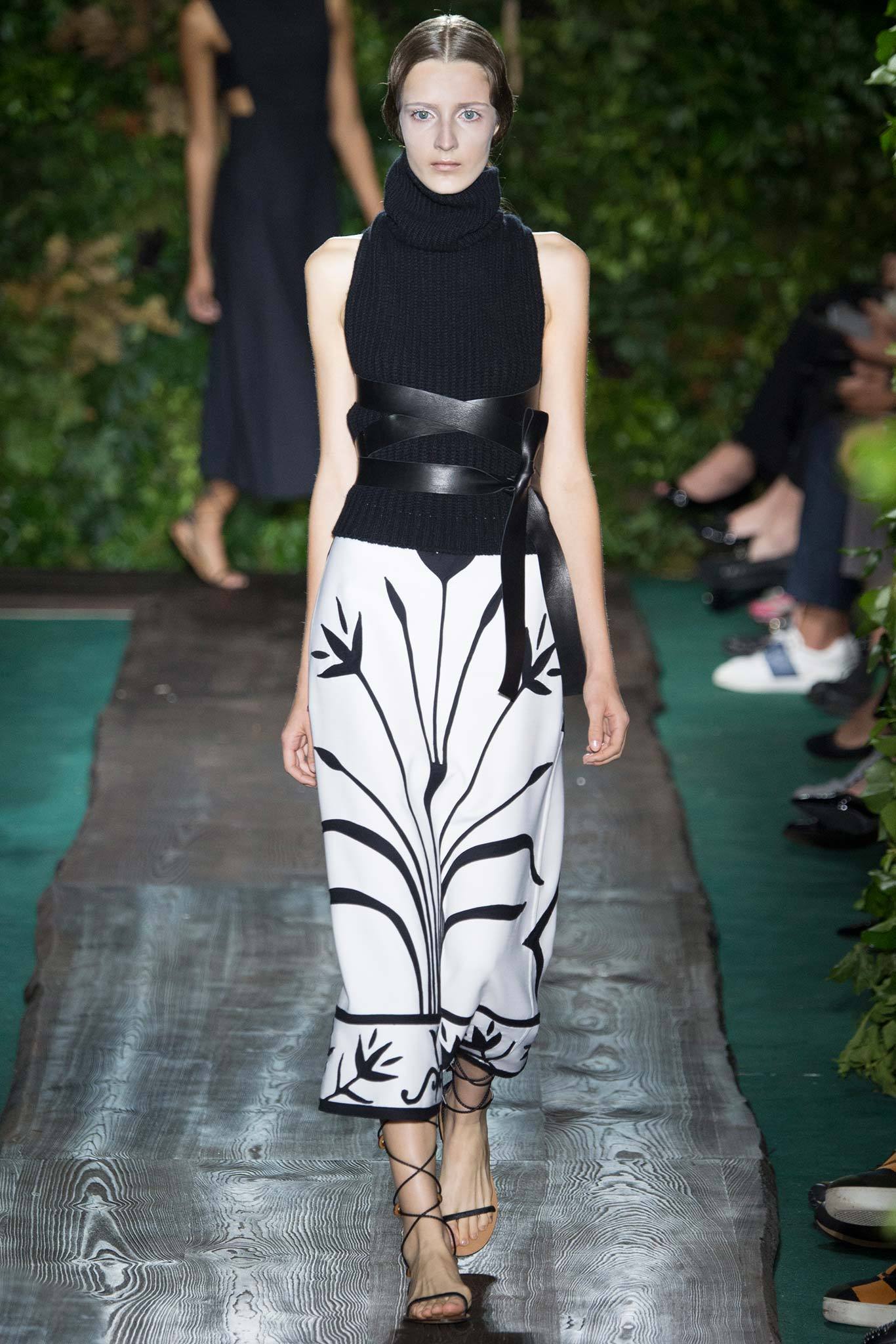 Valentino F/W 14 Couture Look 6