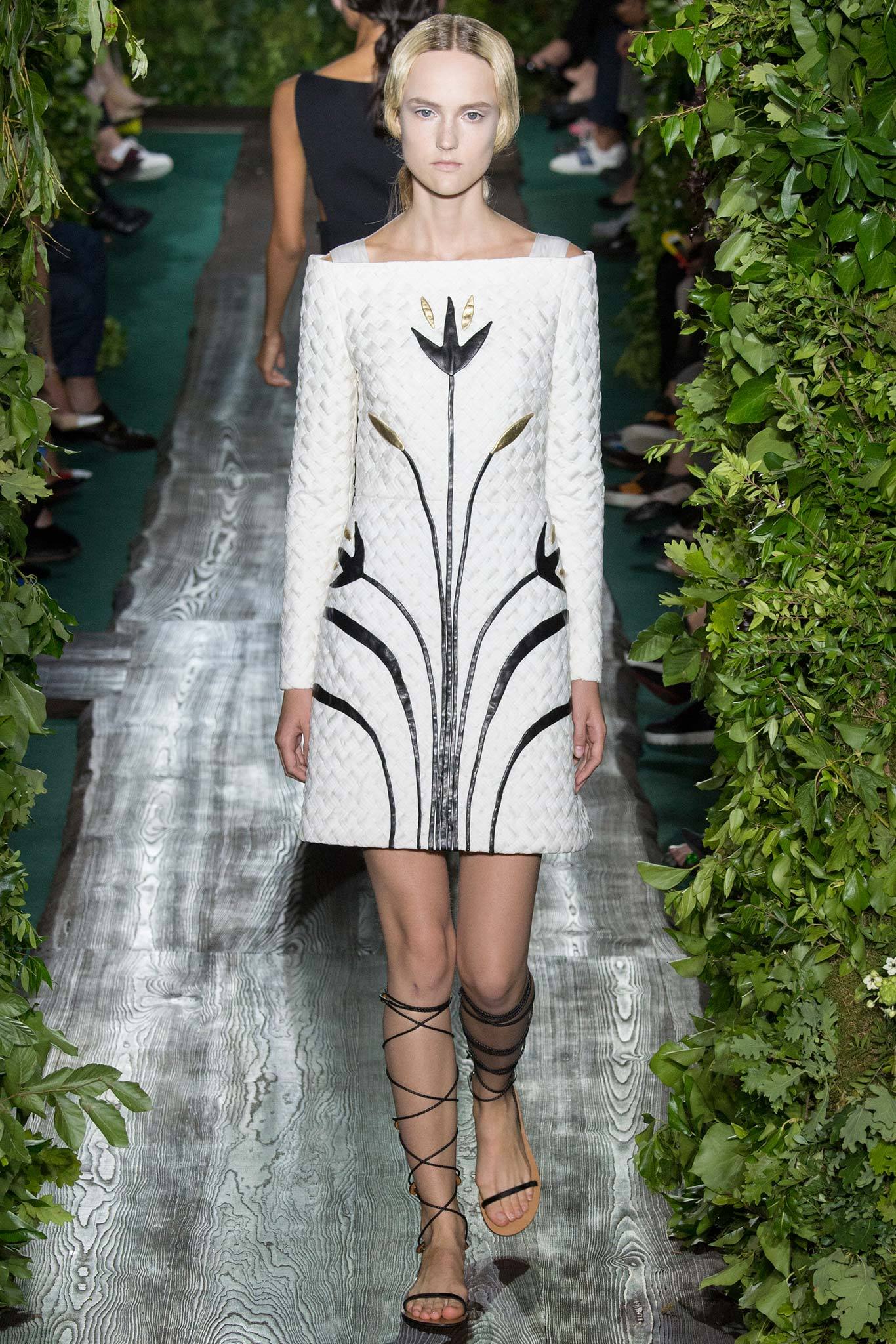 Valentino F/W 14 Couture Look 8