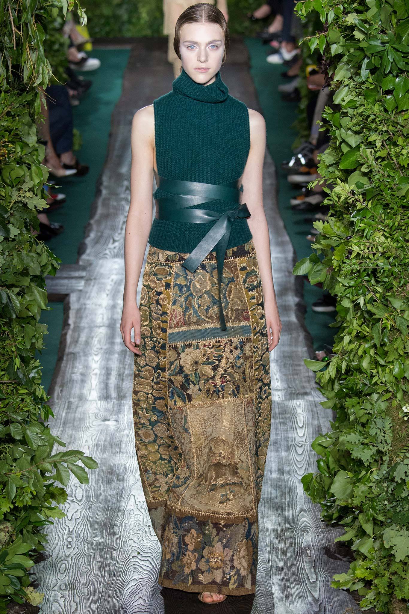 Valentino F/W 14 Couture Look 31