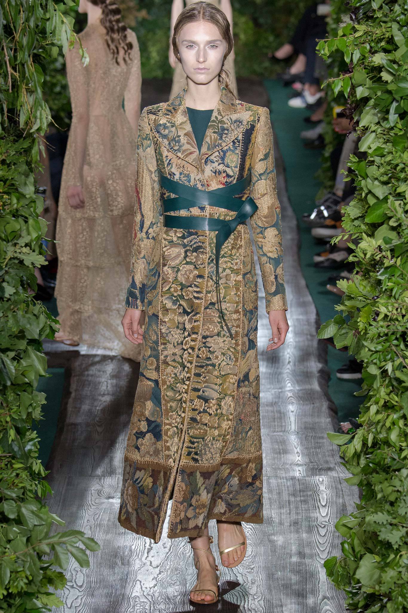 Valentino F/W 14 Couture Look 32