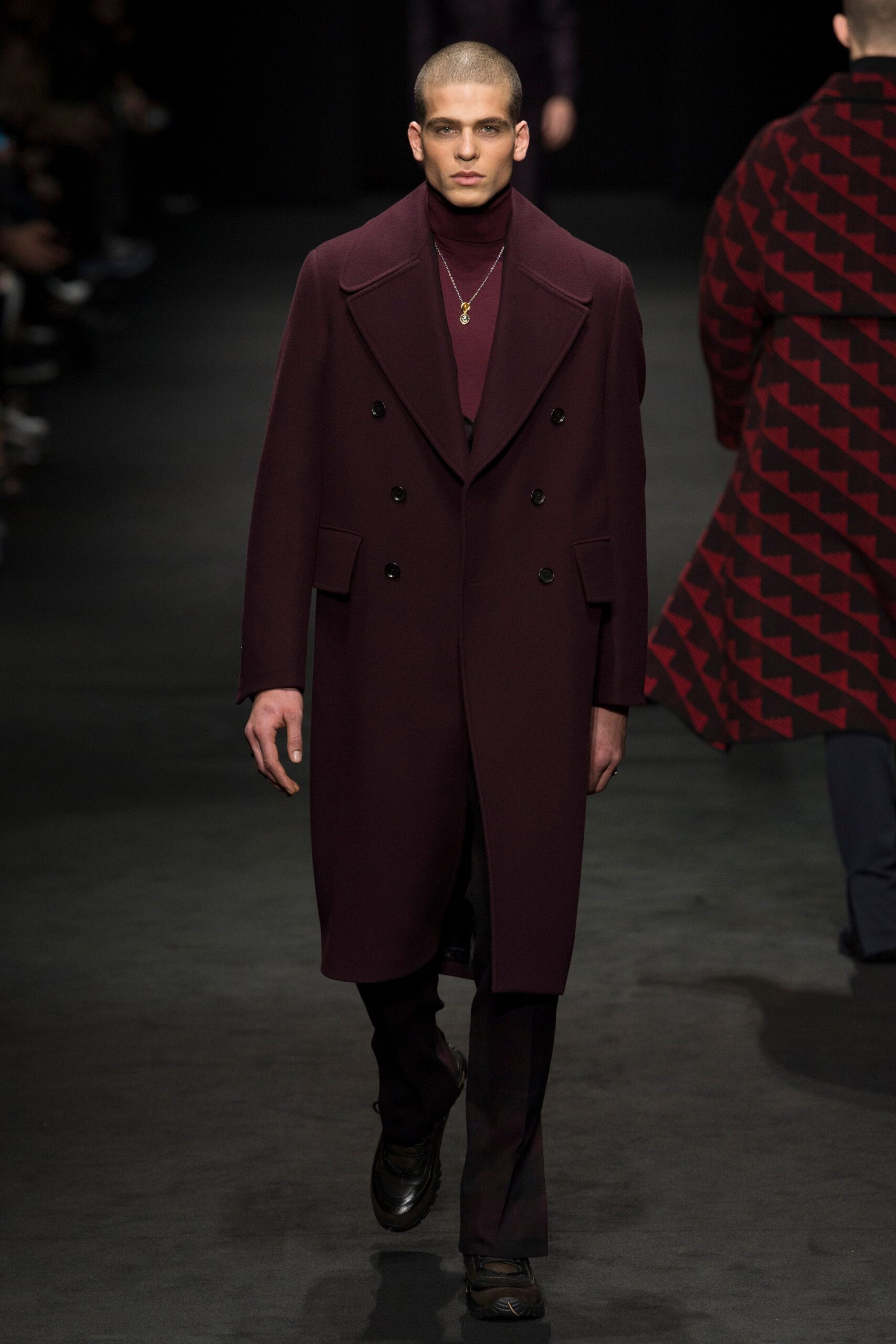Versace F/W 17 Menswear Look 3