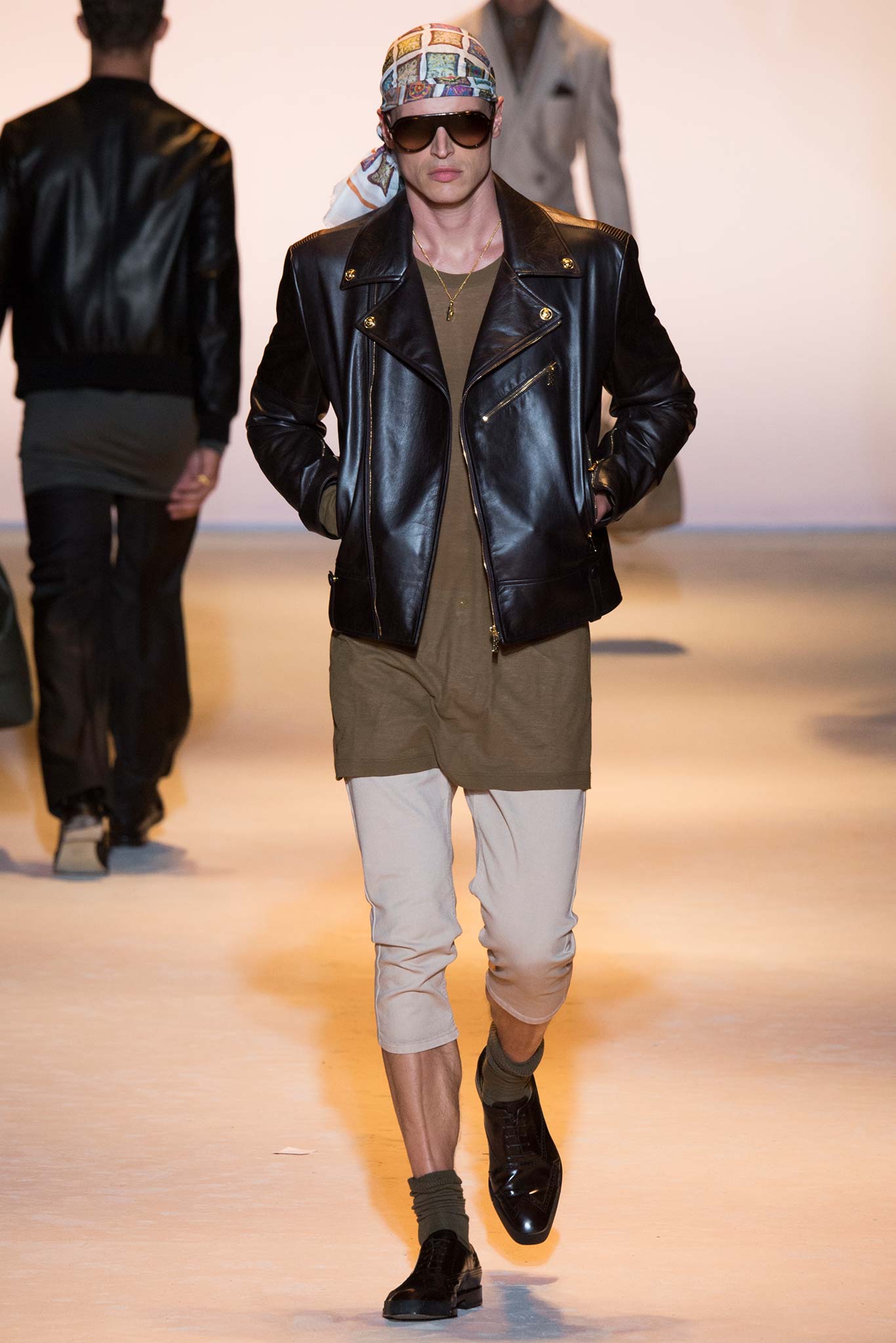 Versace S/S 16 Menswear Look 2