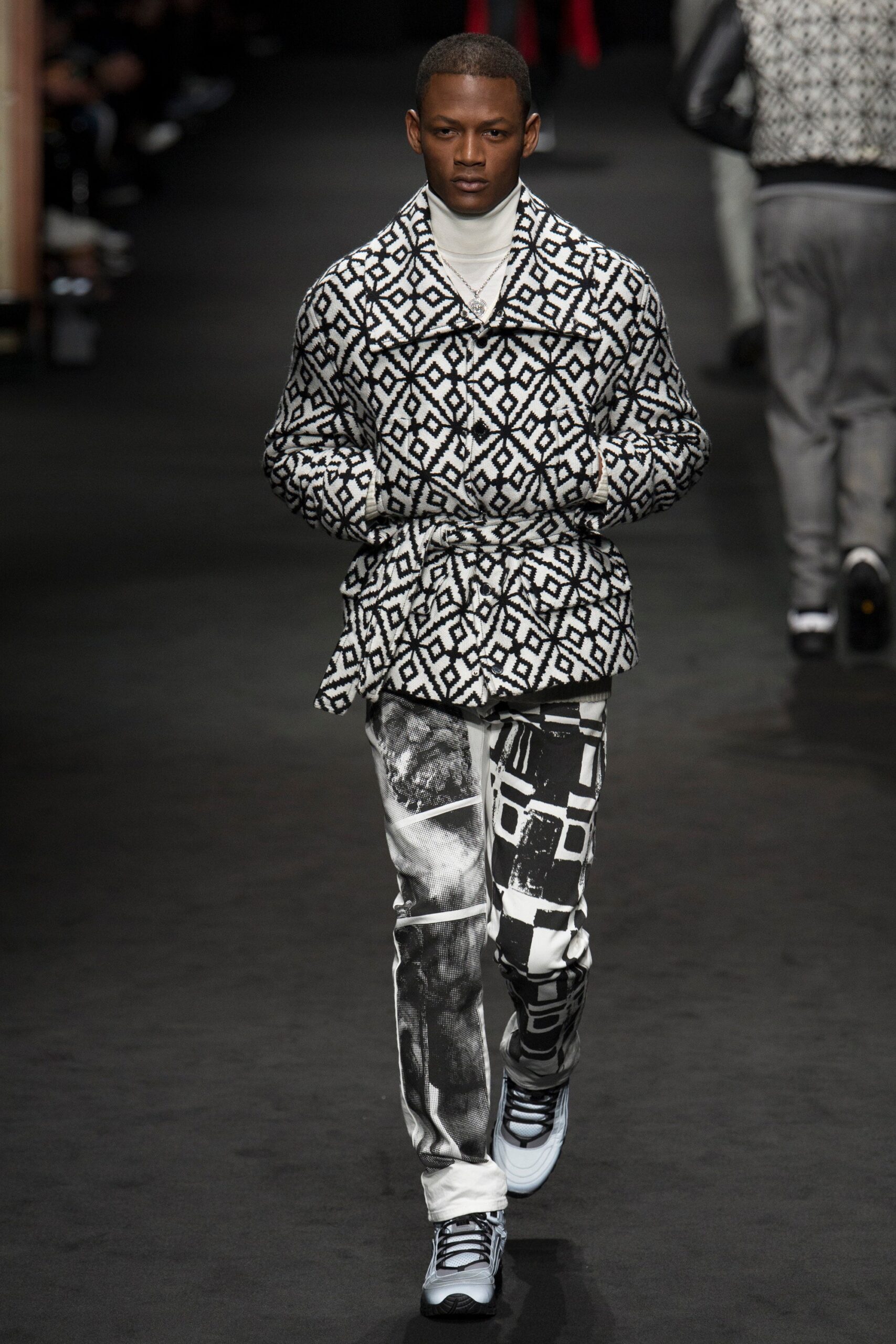 Versace F/W 17 Menswear Look 15