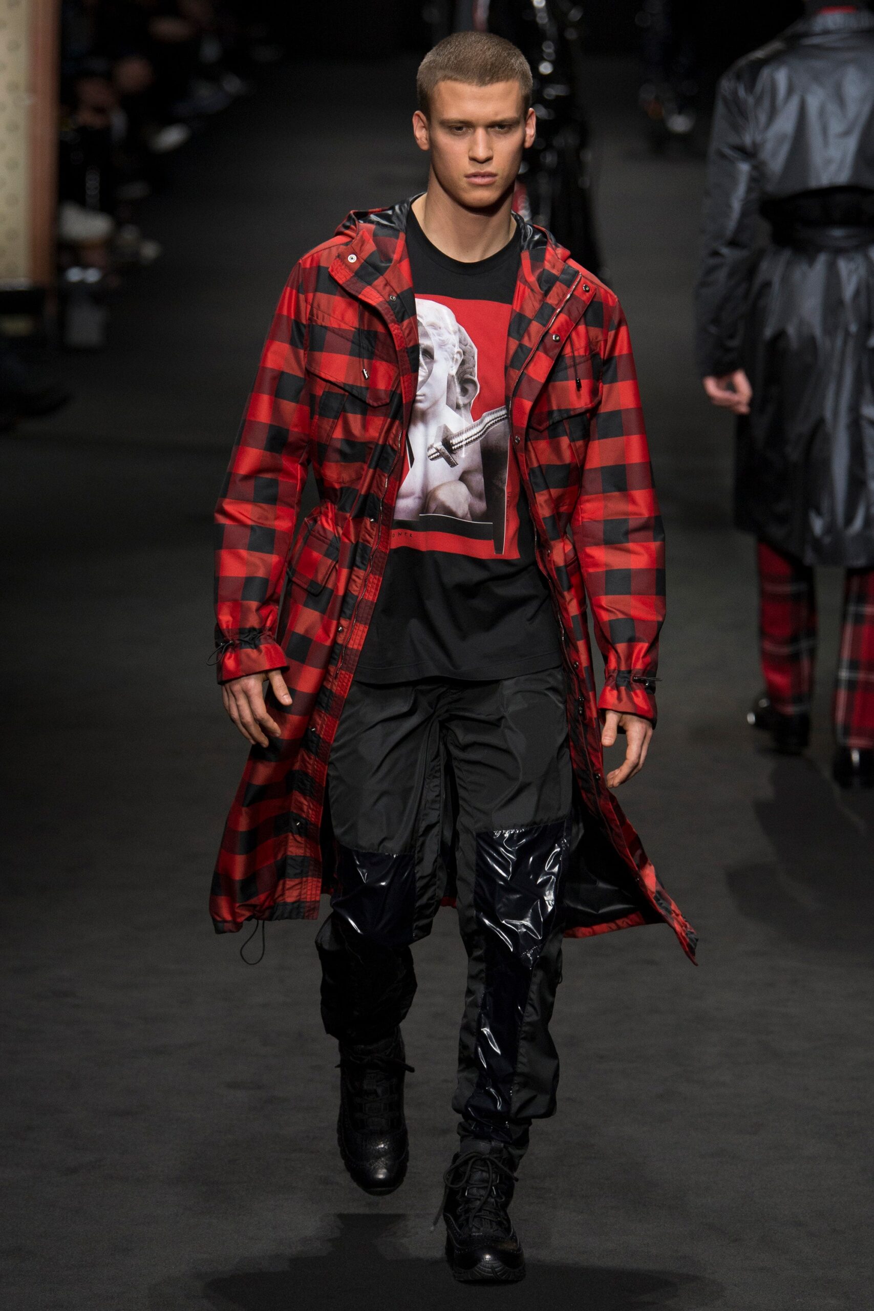 Versace F/W 17 Menswear Look 19